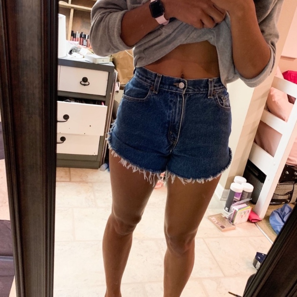 LEVIS VINTAGE HIGH WAISTED SHORTS - Picture 6 of 6